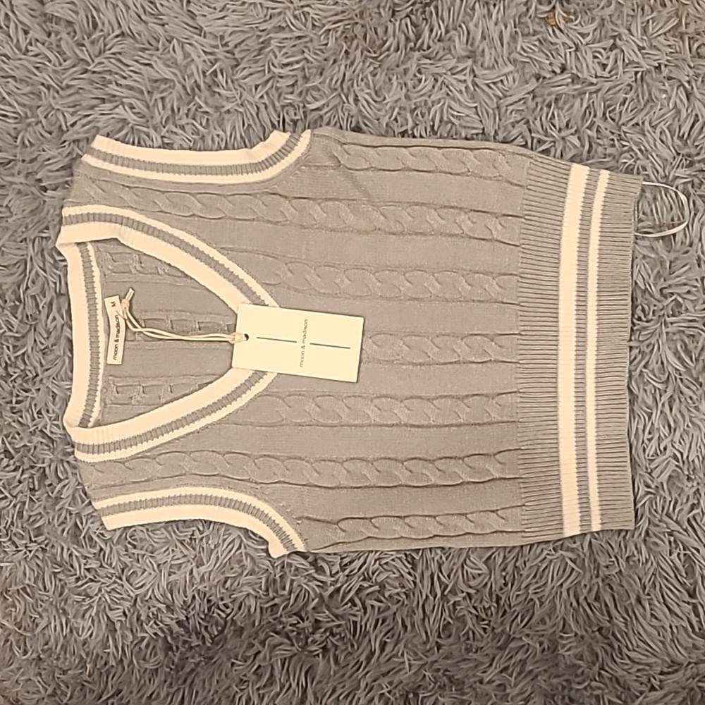 Women's sweater vest, rustic green/gray, size medium, moon and madison